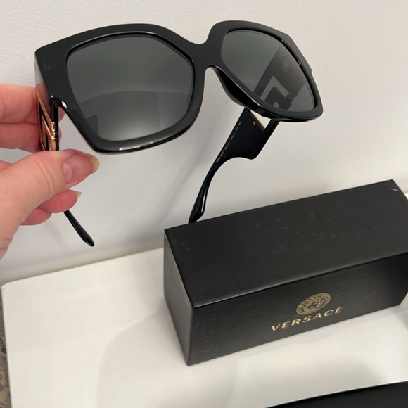 Versace Sunglasses NWT with Box, caring case, cloth - Picture 11 of 11